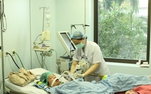 Bệnh viện Bệnh nhiệt đới TW nhận 2 chứng chỉ ISO