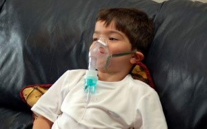 Cẩn trọng khi xông khí dung tại nhà cho trẻ