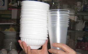 Cốc, đĩa, bát giấy đựng đồ nóng không quá 40 độ C