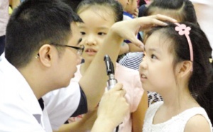 TPHCM: Tăng cường phòng dịch đau mắt đỏ trong nhà trường