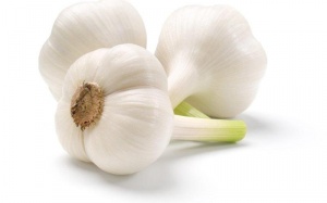Tự chữa viêm họng với tỏi sống