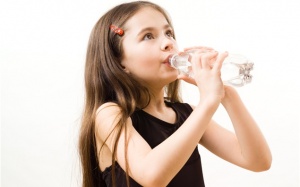 Phòng bệnh cho bé từ làn da