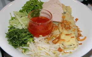 Khéo tay làm bánh cuốn trứng