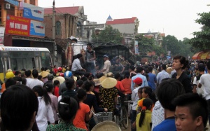 Thanh Hóa: Người dân chặn quan tài sản phụ, phá nhà bác sĩ