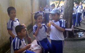 Thực phẩm nguy hại vào căng tin trường học?