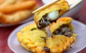 Tìm ký ức tuổi thơ với quẩy nóng, bánh gối