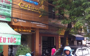 Bác sĩ thẩm mỹ tự tay ném xác bệnh nhân xuống sông