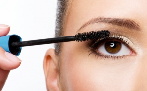 Sử dụng mascara sao cho không hại mắt?