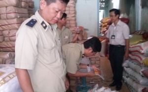 Tiền Giang: Phát hiện điểm kinh doanh bột gạo, bột nếp giả nhãn hiệu