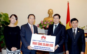 Huawei Việt Nam trao tặng 20.000 USD cho học sinh Quảng Trị