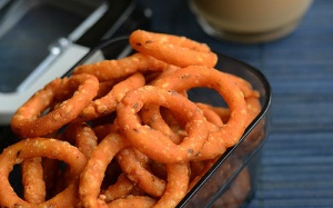 Tự làm quẩy vòng giòn rụm