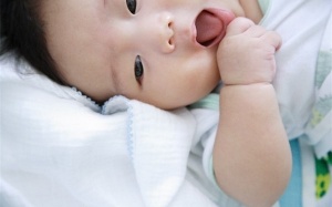 Bé phát triển trí não nhờ ăn ngủ khoa học