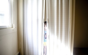 Thế giới của bé gái 3 tuổi mắc bệnh tự kỷ