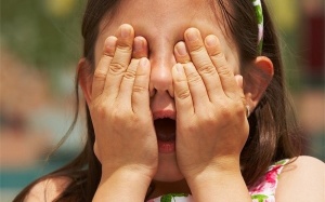 Xử lý những lời nói khó chịu của bé