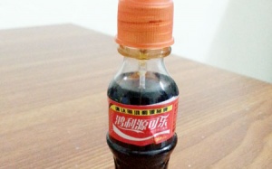Xuất hiện 'Coca-cola' Trung Quốc giá 2.000 đồng trước cổng trường