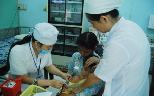 TP.HCM tiêm lại vắc-xin Quinvaxem từ 11/11