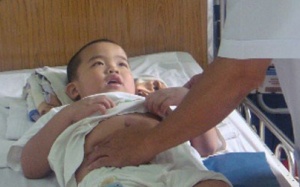 Bé 3 tuổi đồng nhiễm 2 bệnh nặng