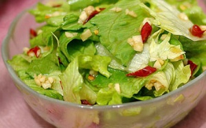 Salad rau diếp lợi tiêu hóa, an thần