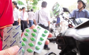 Vụ HS lạm dụng thuốc ho: Không thể giải quyết từ ngọn