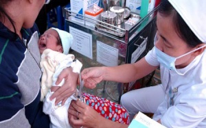 Tiếp tục tiêm vắcxin Quinvaxem trên 17.000 điểm tiêm chủng của cả nước