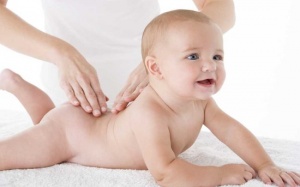 Mát xa đúng cách giúp trẻ mau lớn