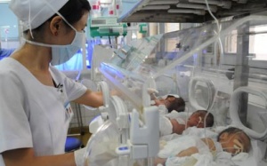 Trẻ sinh non nguy cơ bong võng mạc