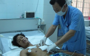 Cứu sống người tự đâm thủng tim trong lúc nhậu