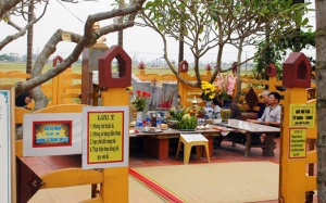 Ùn ùn tìm về ngôi mộ 'phát năng lượng chữa bách bệnh'