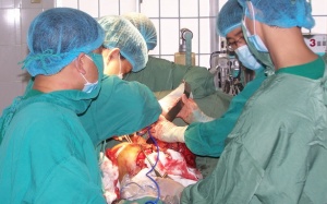 8 năm 'cõng' trên người khối u 20kg
