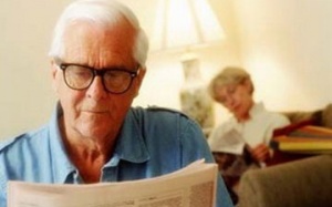 Đọc, viết giúp bảo vệ não bộ người già