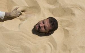 20 cách chữa bệnh 'quái đản' nhất thế giới