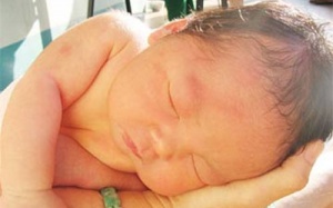 Mẹo 'hứng' vitamin D cho con ngày đông