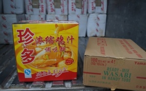 Bắt giữ 1 xe tải gia vị Trung Quốc đóng chai