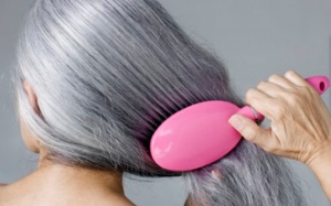 Ăn gì để 'trẻ hóa' tóc bạc???