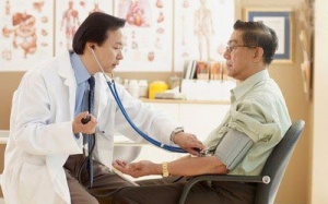 Cách phát hiện sớm bệnh mạn tính ở người già