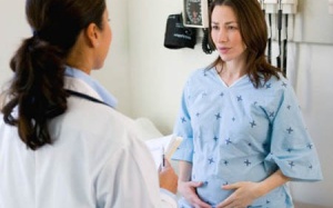 Bác sĩ đầu tiên bị 'xử' vì cáu gắt với sản phụ