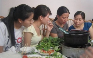 Cuối năm, đặc sản vùng miền 'quá tải'