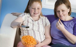 Con gái dậy thì tránh đồ ăn béo để ngừa ung thư vú