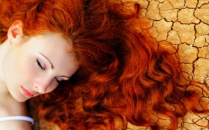 Bí quyết để chăm sóc tóc xoăn mùa đông