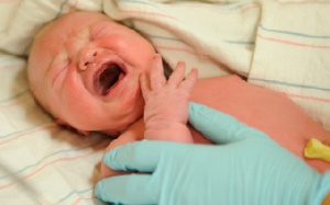 Hệ miễn dịch của trẻ sinh mổ kém hơn trẻ sinh thường