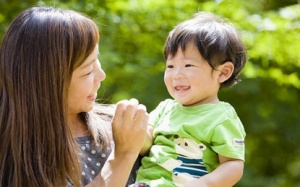 Bố mẹ 'tập nói' để con nghe lời