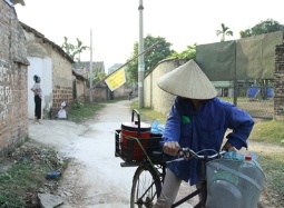 Vụ “nghe hát, chữa bệnh”: Chính quyền dỡ biển thông báo làng có dịch