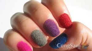 Sơn móng tay: Đẹp để... chóng chết
