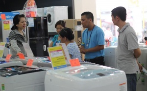 Hàng điện máy dành nhiều ưu đãi mùa cuối năm