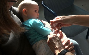 Chiếu laser tăng hiệu quả vắc xin ngừa cúm, viêm gan B