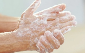 Nguy cơ tiềm ẩn trong các loại xà phòng diệt khuẩn Mỹ