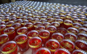 Nến cốc, tiện dụng nhưng... nguy hiểm