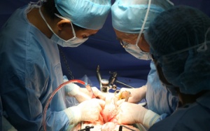 Suýt hoại tử ruột do bị bóc tách động mạch hiếm gặp