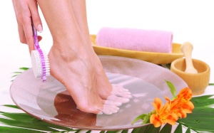 Xử lý nứt gót chân để yêu kiều dáng đẹp