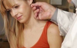 Châm tai - giảm mỡ bụng